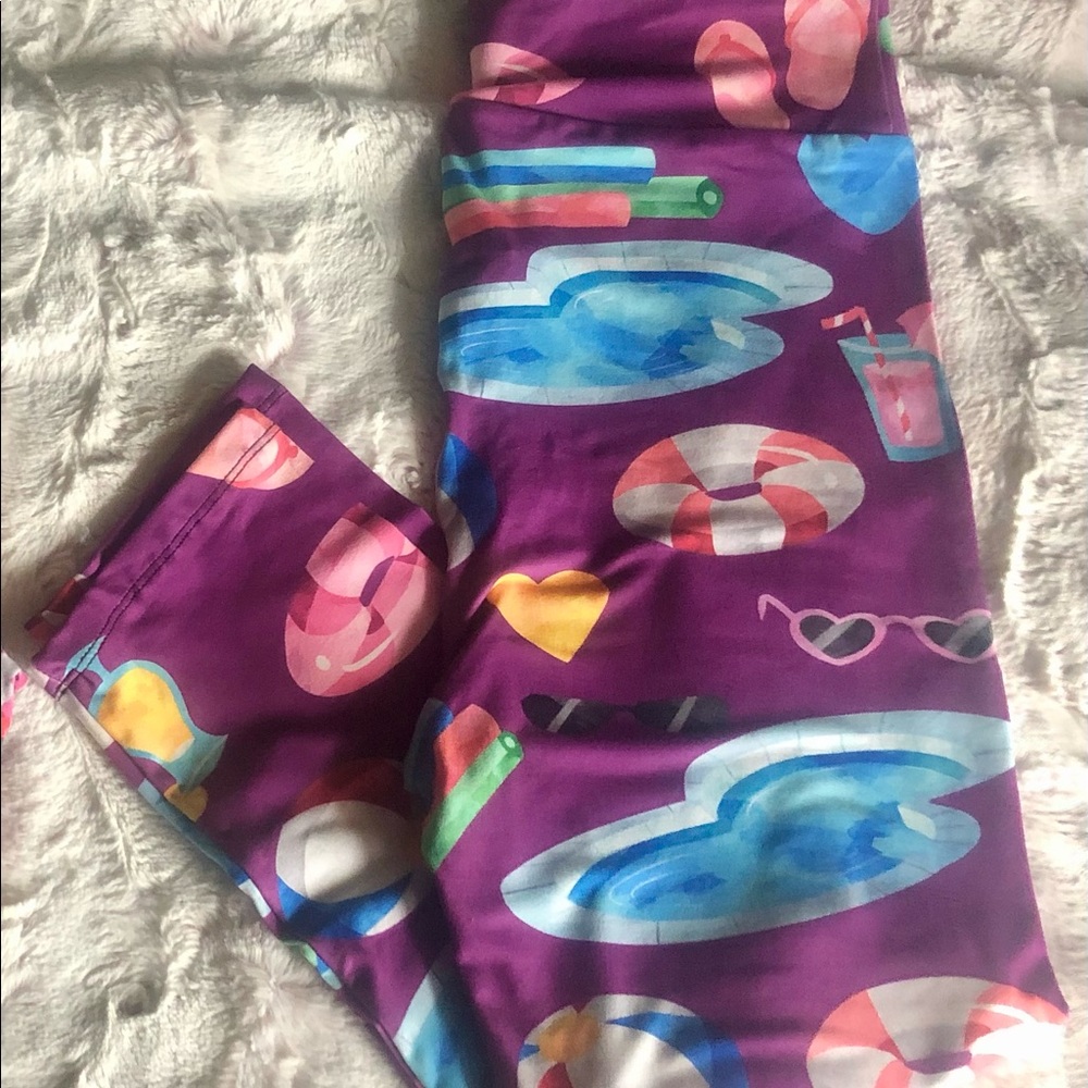 NWT beach capris- bundle shipping check out my store!